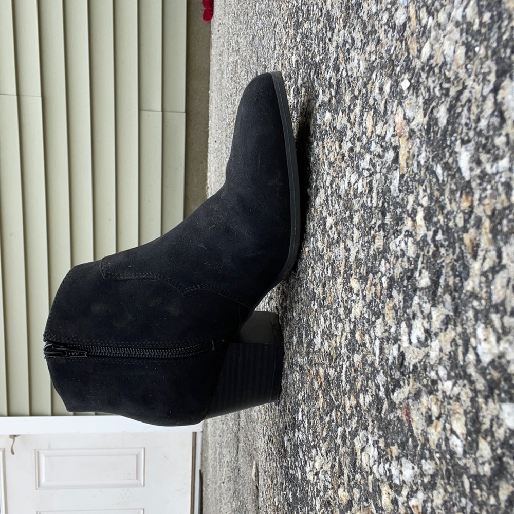 cowgirl type zip up short boots